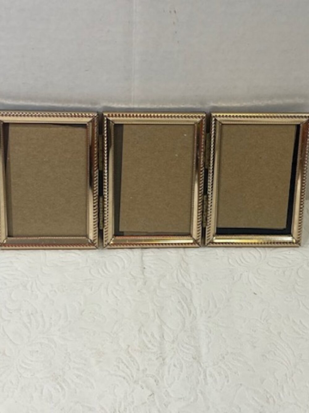VTG Trifold Gold Tone Metal Hinged Mini Photo Frame Embossed Rope-Style Borders - Picture 6 of 11
